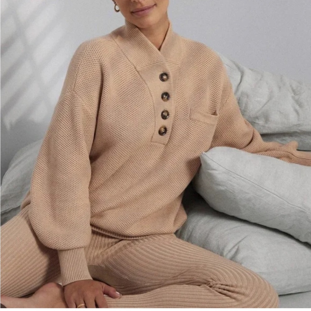 Lunya Cottonsilk Pocket Henley Tranquil Tan Size M | Minimalist
Quiet Luxury